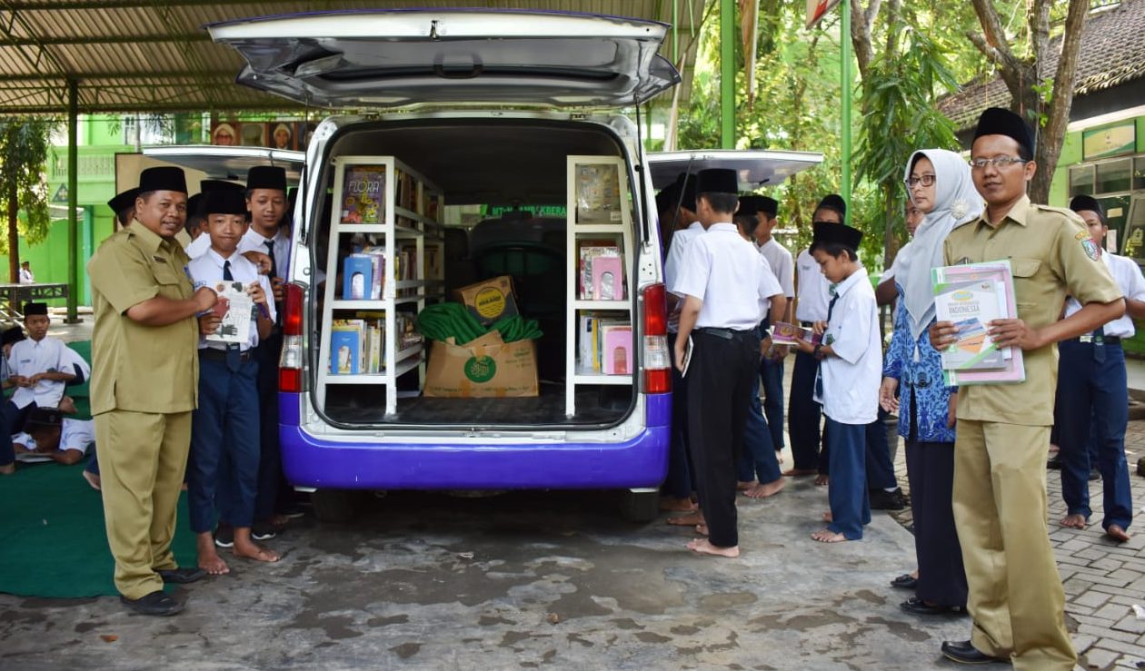 Program Literasi : Kerjasama MTsN 3 Jombang dengan Perpustakaan Mastrip