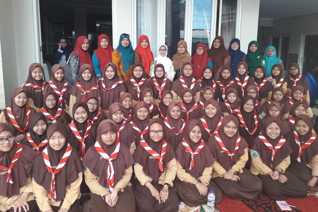 MTsN 3 Jombang Sowan Ibu Hj. Mundjidah Wahab, Mohon Restu untuk Peningkatan Kualitas Pelayanan dan Fasilitas Perpustakaan