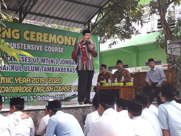 Kepala Kemenag Jombang Beri Sambutan di Opening Ceremony English Intensive Course MTsN 3 Jombang