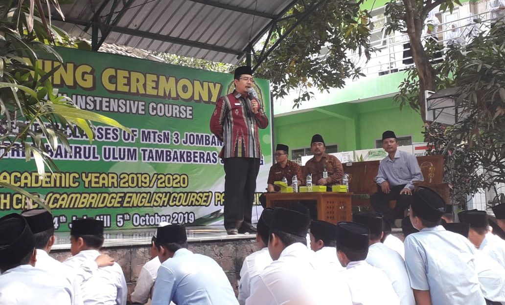 Kepala Kemenag Jombang Beri Sambutan di Opening Ceremony English Intensive Course MTsN 3 Jombang