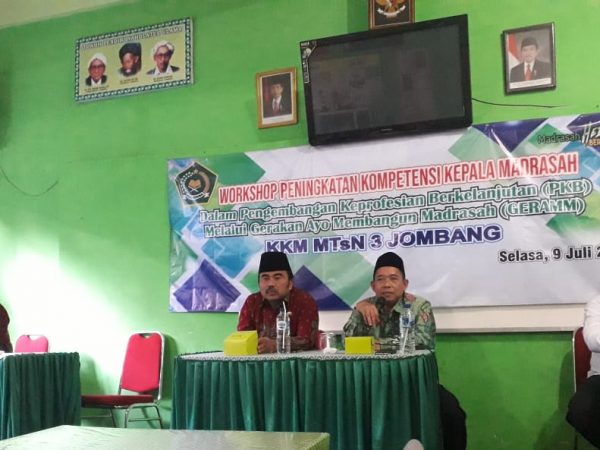 Drs. KH. Taufiq Djalil, M.M Beri Sambutan Workshop Kepala Madrasah dan Beri Apresiasi Tim Akreditasi Perpustakaan di MTsN 3 Jombang