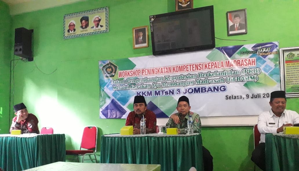 Drs. KH. Taufiq Djalil, M.M Beri Sambutan Workshop Kepala Madrasah dan Beri Apresiasi Tim Akreditasi Perpustakaan di MTsN 3 Jombang