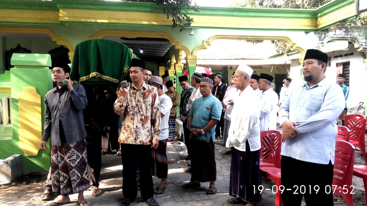 Do'a Santri MTsN 3 Tambakberas Jombang Iringi Kepergian KH. M. Syamsuddin