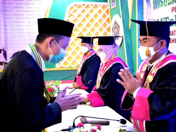 Wisuda Purna Siswa Online Peserta Didik Kelas IX 2020-2021 MTsN 3 Jombang PP. Bahrul Ulum