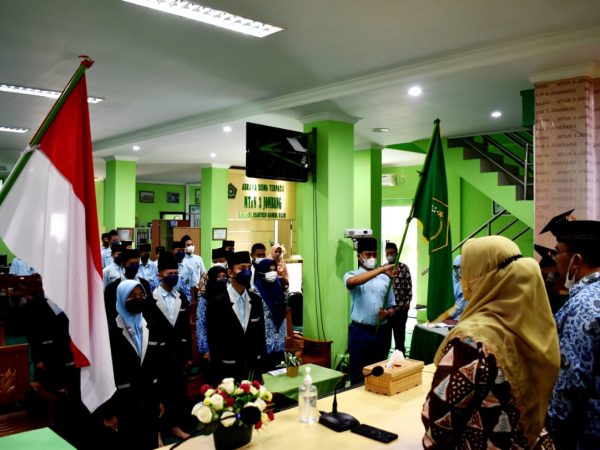 Jelang Kelulusan, MTsN 3 Jombang Lakukan Pelantikan Panitia Muwadaah