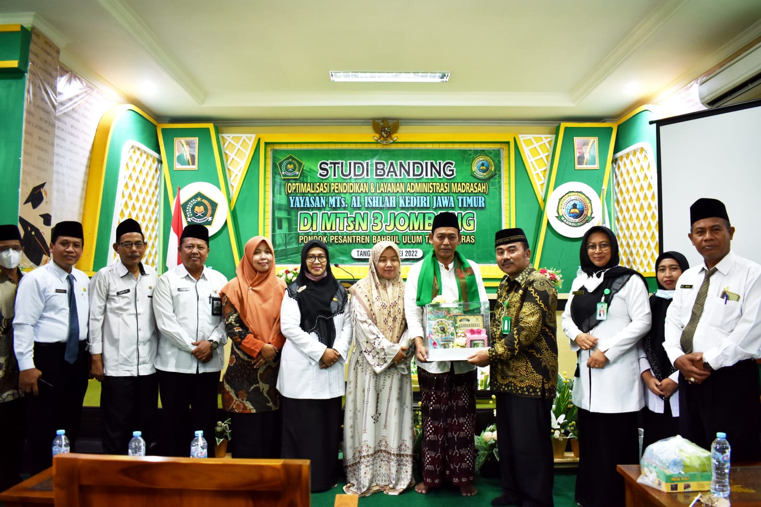 Studi Tiru Optimalisasi Pendidikan & Layanan Administrasi Madrasah Yayasan MTs Al Islah Kediri di MTsN 3 Jombang