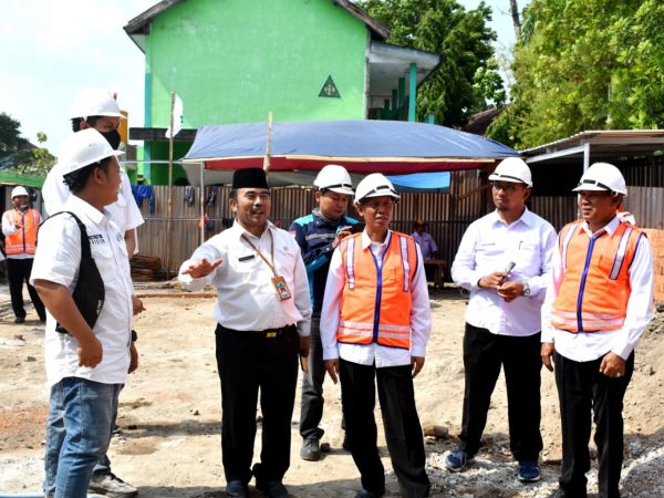 Kabid Pendma Kanwil Jatim Tinjau Pembangunan Gedung SBSN 3 MTsN 3 Jombang