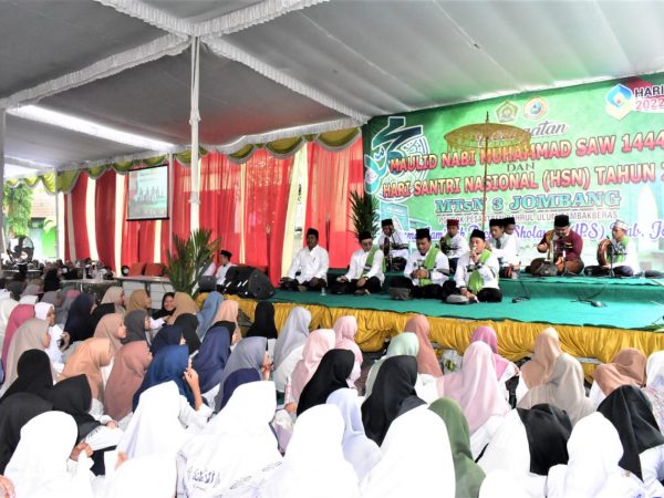 Kemeriahan MTsN 3 Jombang Rayakan Peringatan Maulid Nabi Muhammad SAW dan Hari Santri Nasional 2022