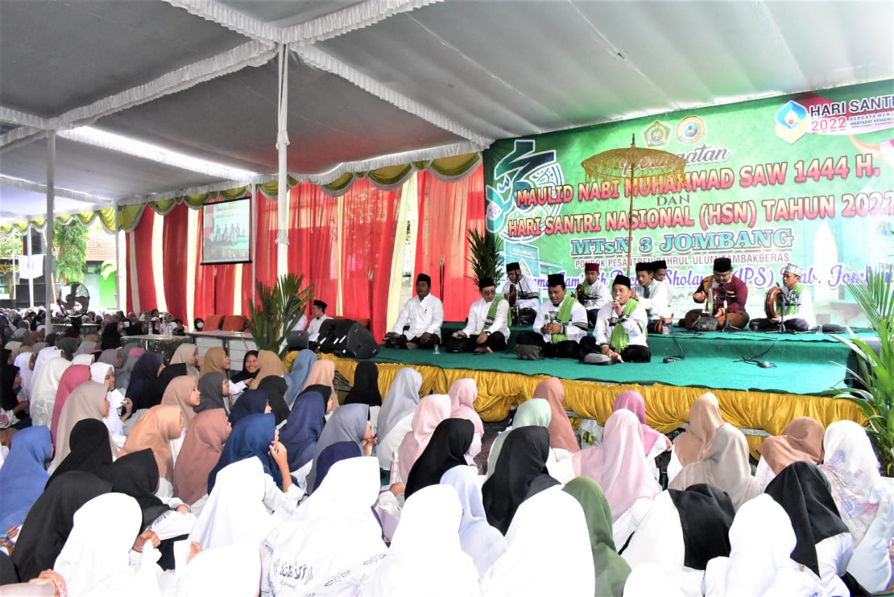 Kemeriahan MTsN 3 Jombang Rayakan Peringatan Maulid Nabi Muhammad SAW dan Hari Santri Nasional 2022