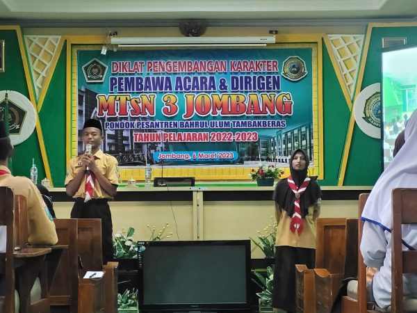 MTsN 3 Jombang SELENGGARAKAN PELATIHAN PEMBAWA ACARA DAN DIRIGEN