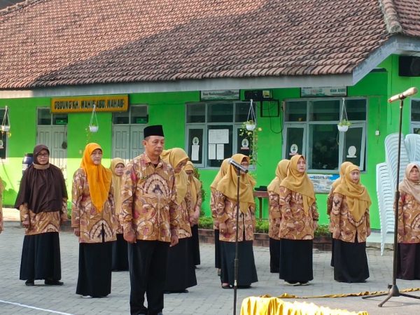 Peringatan Hari Lahir Pancasila di MTsN 3 Jombang: Berlangsung Khidmat