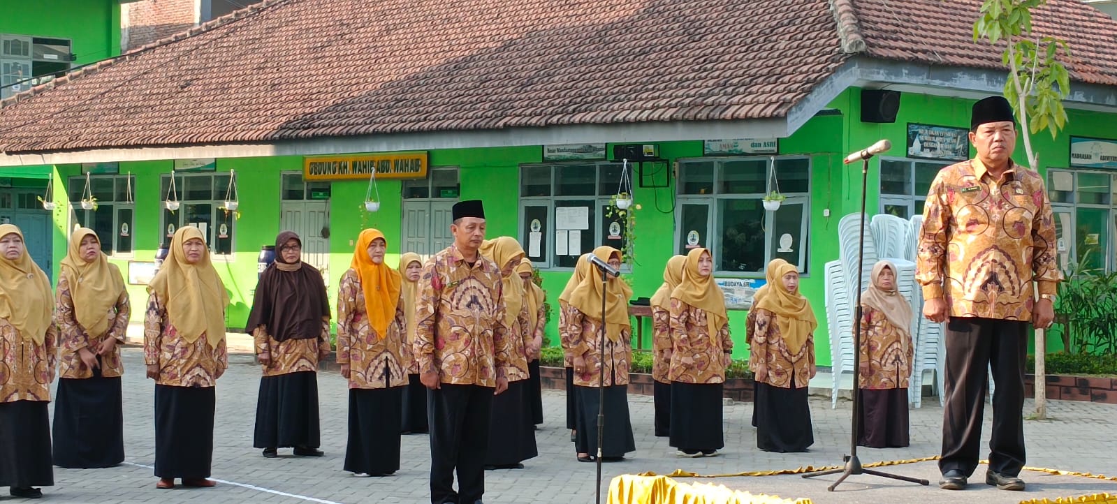 Peringatan Hari Lahir Pancasila di MTsN 3 Jombang: Berlangsung Khidmat