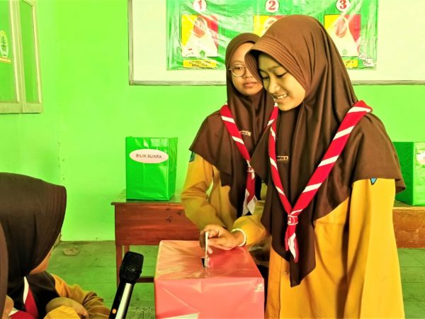 MTsN 3 Jombang PP Bahrul Ulum Menggelar Pilkosis Menentukan Ketua OSIS untuk Tahun Abdi 2023-2024