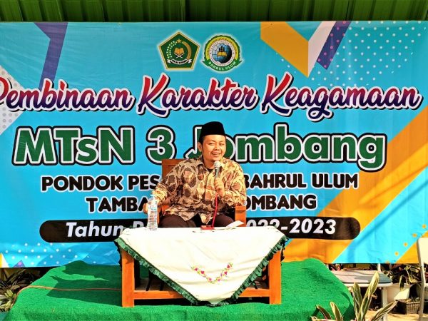 MTsN 3 Jombang Menggelar Kegiatan Pembinaan Karakter Keagamaan dengan H.M. Arif Abd. Jalil, S.Pd.I.