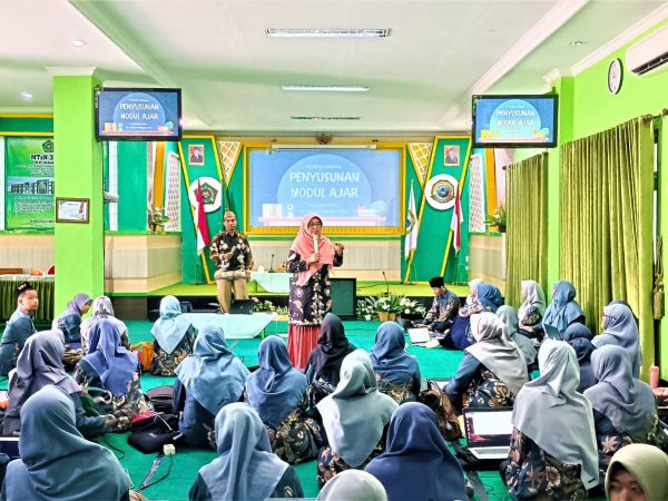 MTsN 3 Jombang PP Bahrul Ulum Gelar Workshop Penyusunan Modul Ajar Kurikulum Merdeka