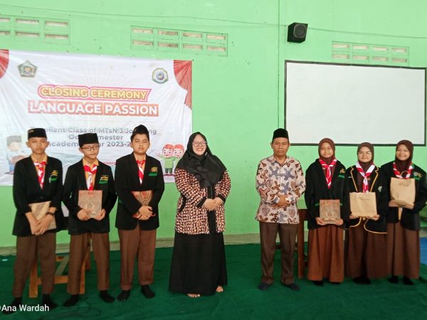 Closing Ceremony Program 5 Passion in Excellent Class at MTsN 3 Jombang PP Bahrul Ulum