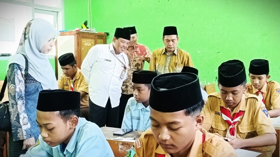 MTsN 3 JOMBANG PP. BAHRUL ULUM GELAR ASSESMEN SUMATIF AKHIR (ASA) DAN PENILAIAN AKHIR SEMESTER (PAS) TAHUN PELAJARAN 2023-2024 DENGAN PENGGUNAAN COMPUTER BASED TEST (CBT)