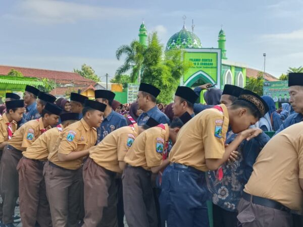 MTsN 3 Jombang PP Bahrul Ulum Meriahkan Kedekatan dengan Acara Halal Bi Halal Pasca-liburan Lebaran