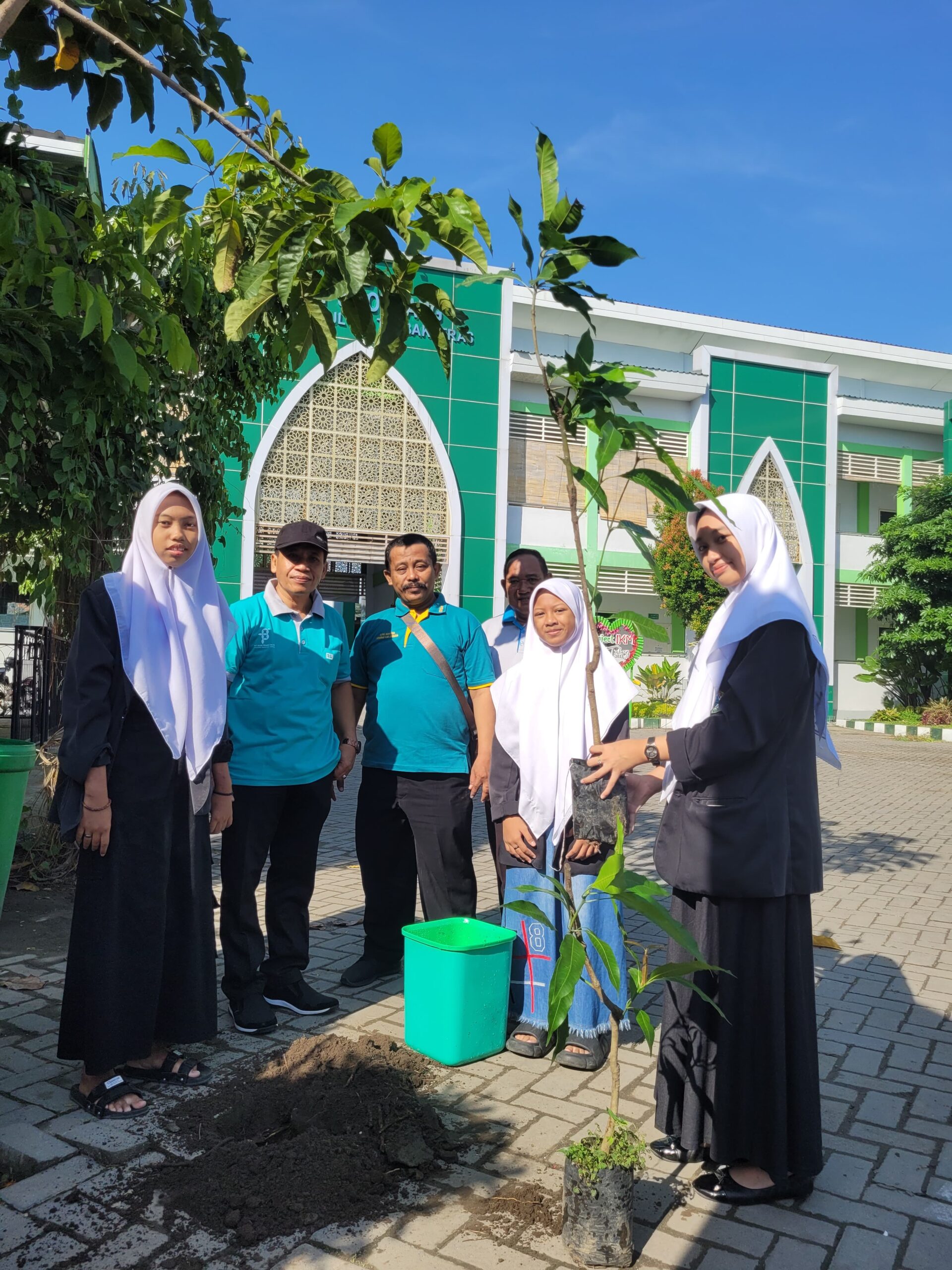 MTsN 3 Jombang PP Bahrul Ulum Turut serta Gelorakan Gema Hijas dan Gema Sajadah