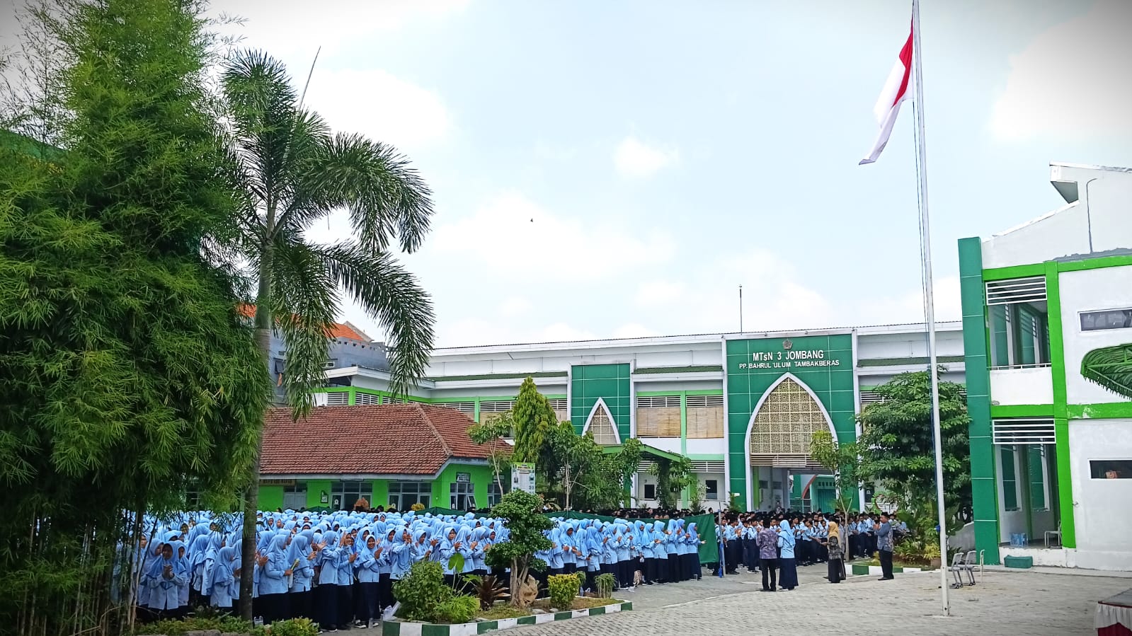 MTsN 3 Jombang PP Bahrul Ulum Gelar Upacara Peringatan Hari Pendidikan Nasional