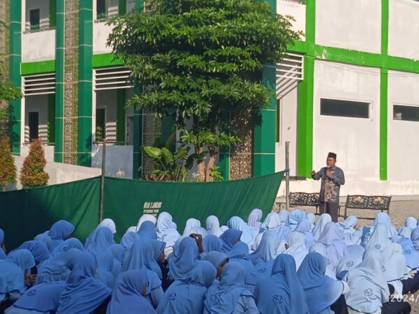 Pembinaan Karakter Keagamaan di MTsN 3 Jombang PP Bahrul Ulum