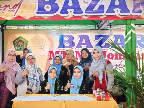 MTsN 3 Jombang Meriahkan Bazar dan Pameran Al-Haflatul Kubro PP Bahrul Ulum Tambakberas