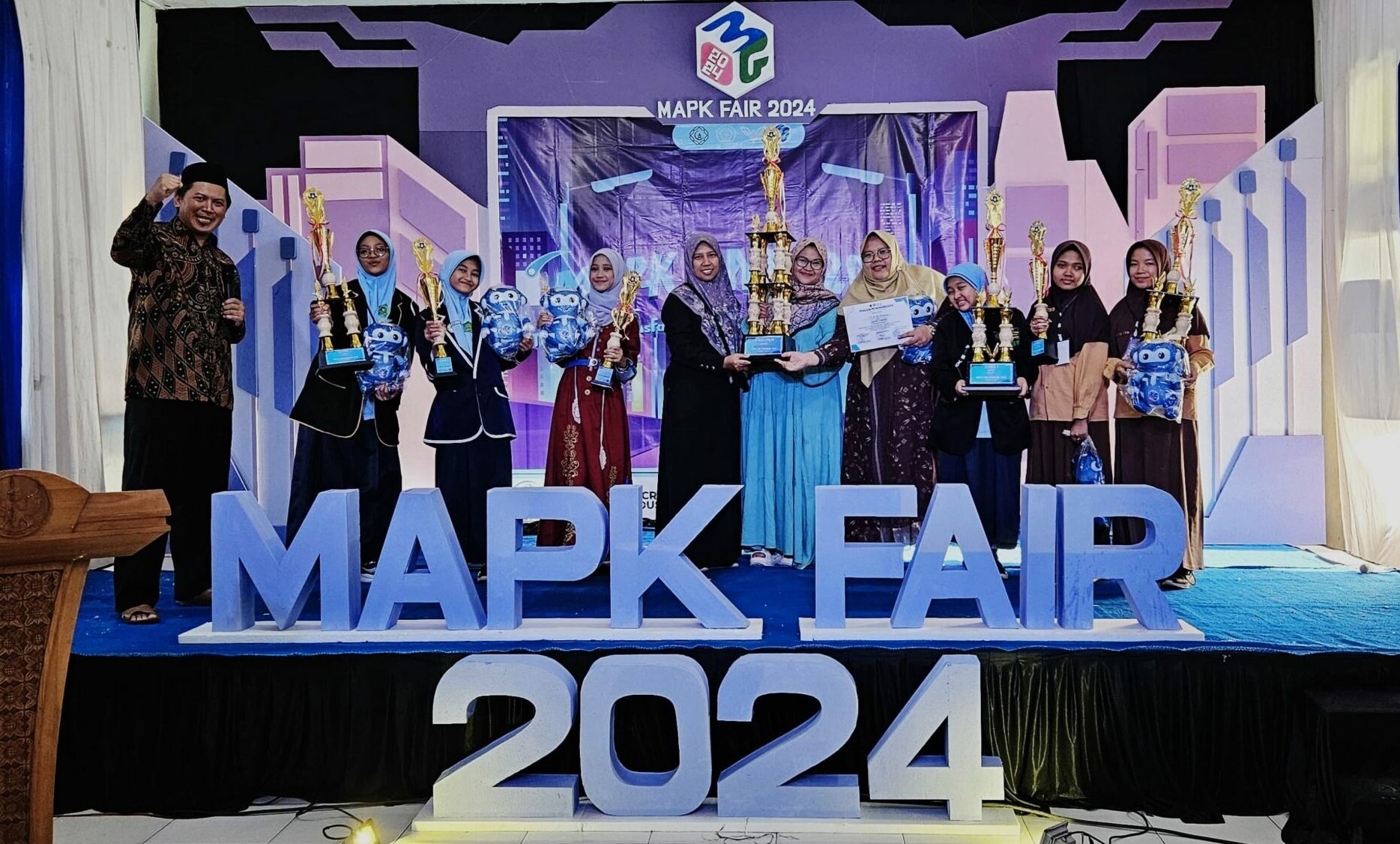 Siswa MTsN 3 Jombang PP Bahrul Ulum Raih Prestasi Gemilang di Kompetisi MAPK FAIR 2024, Sabet Juara Umum