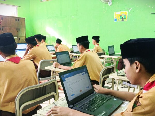 MTsN 3 Jombang Sukses Gelar Ujian Madrasah Berbasis Komputer (UMBK) Tahun 2025 MTsN 3 Jombang Sukses Gelar Ujian Madrasah Berbasis Komputer (UMBK) Tahun 2025