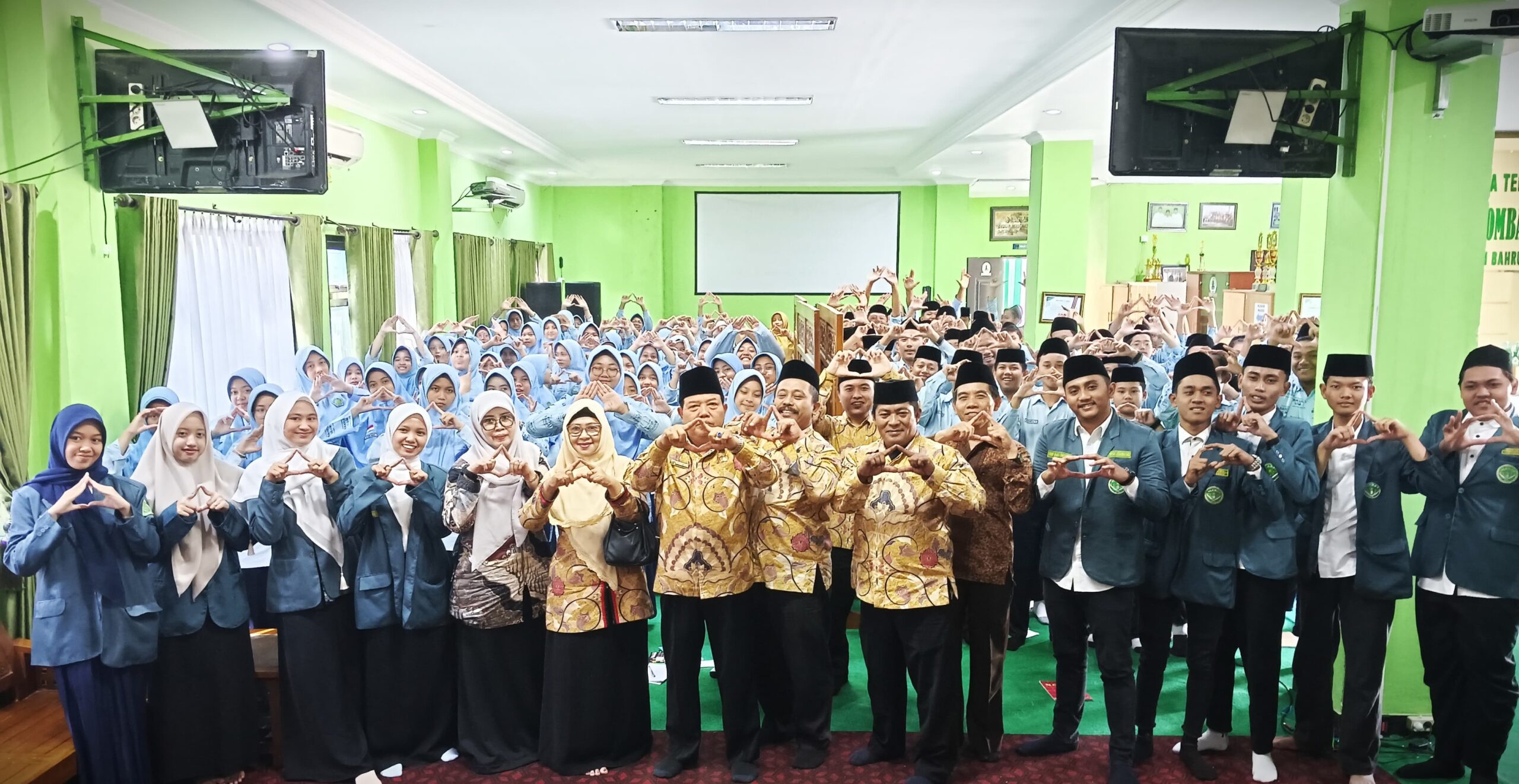 KEGIATAN MAKESTA IPNU-IPPNU DAN LDKS PENGURUS OSIM BARU MTsN 3 JOMBANG MASA ABDI 2025–2027 KEGIATAN MAKESTA IPNU-IPPNU DAN LDKS PENGURUS OSIM BARU MTsN 3 JOMBANG MASA ABDI 2025–2027
