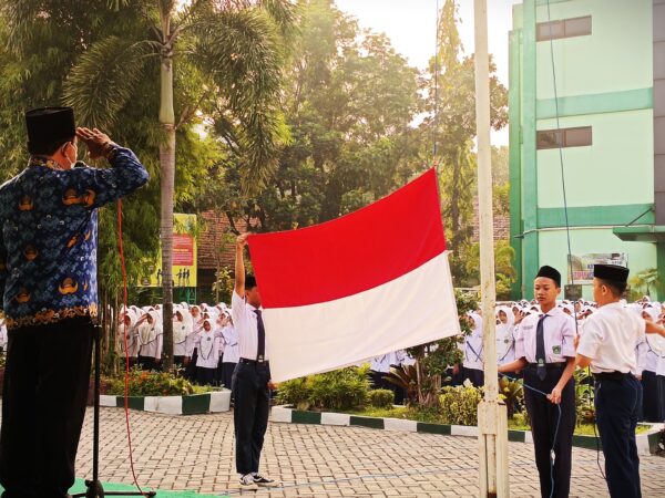 MTsN 3 Jombang Peringati Hari Lahir Pancasila dengan Upacara Bendera MTsN 3 Jombang Peringati Hari Lahir Pancasila dengan Upacara Bendera