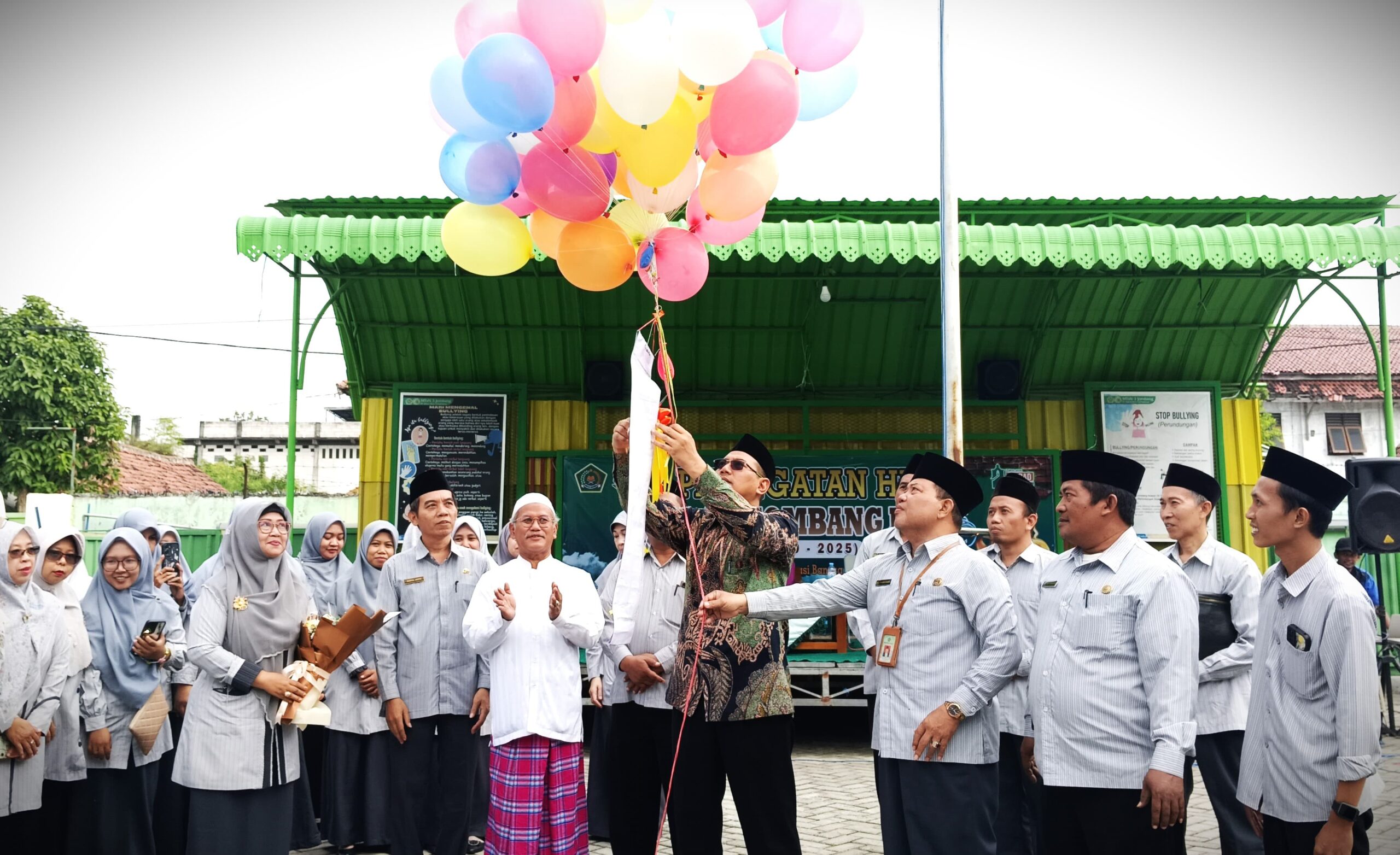 MTsN 3 Jombang Rayakan HUT Ke-56 dengan Tasyakuran dan Doa Bersama MTsN 3 Jombang Rayakan HUT Ke-56 dengan Tasyakuran dan Doa Bersama