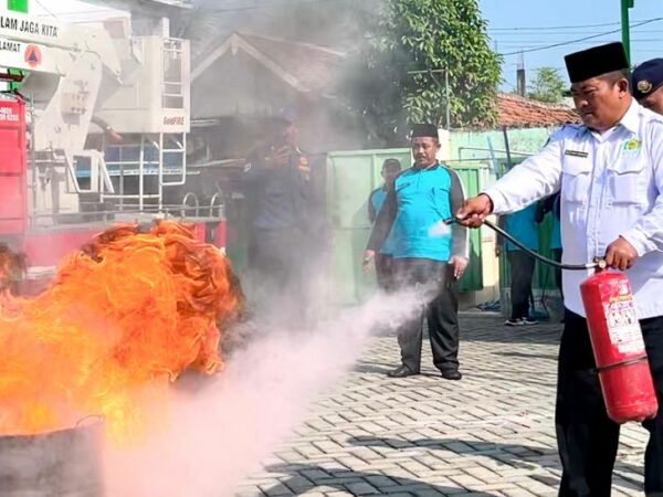 MTsN 3 Jombang Gelar Edukasi Mitigasi Kebakaran Bersama BPBD Jombang MTsN 3 Jombang Gelar Edukasi Mitigasi Kebakaran Bersama BPBD Jombang