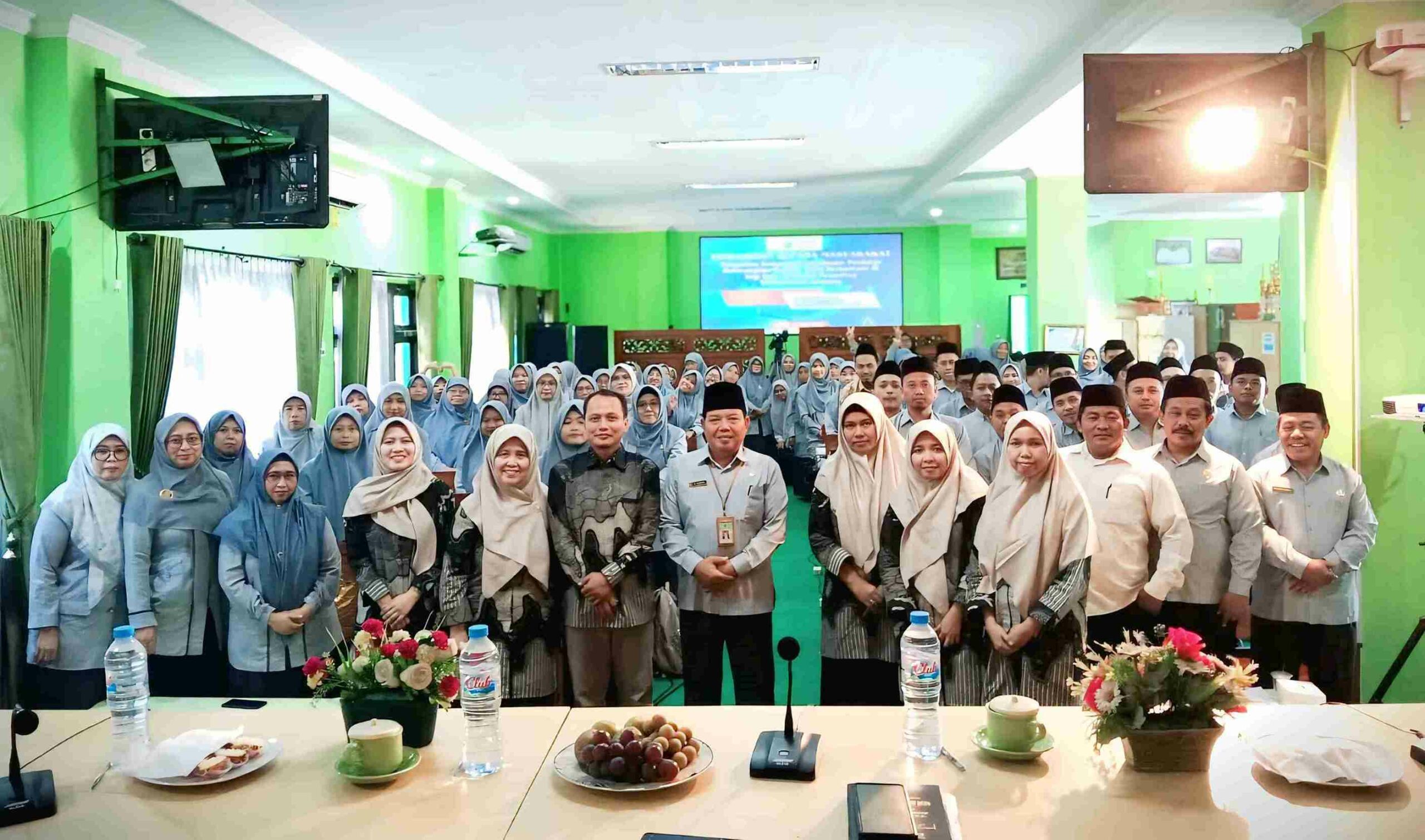 MTsN 3 Jombang dan UNESA Gelar Pelatihan Penguatan Kompetensi Guru Berbasis AI