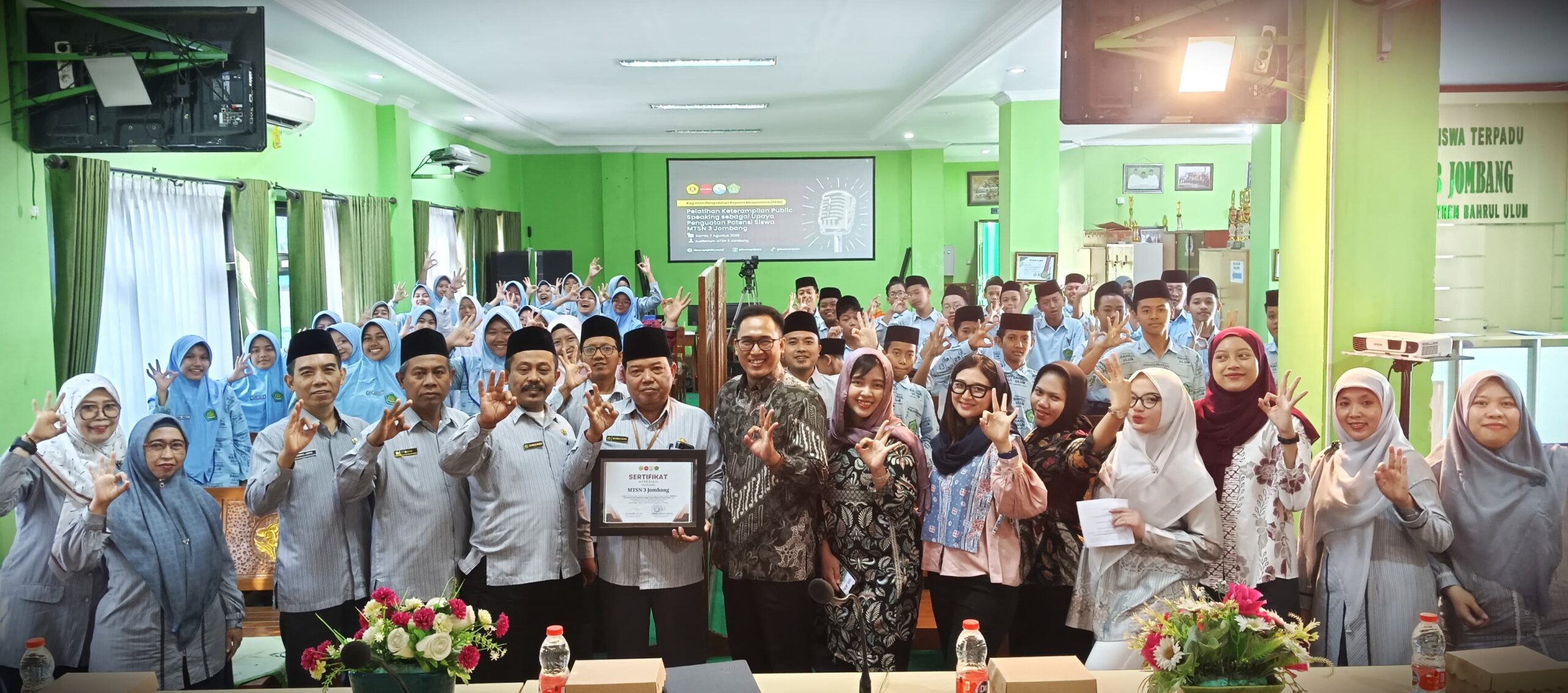 MTsN 3 Jombang Gelar Pelatihan Public Speaking untuk Tingkatkan Kepercayaan Diri Siswa