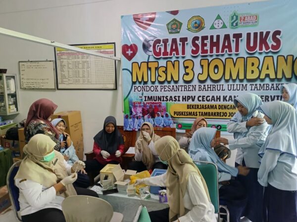 MTsN 3 Jombang Gelar Imunisasi HPV, Lindungi Siswi dari Risiko Kanker Serviks