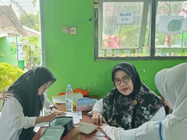 TIM UKS MTsN 3 Jombang Gelar Kegiatan Pra-Screening Kesehatan Siswa Tahun Pelajaran 2025/2026