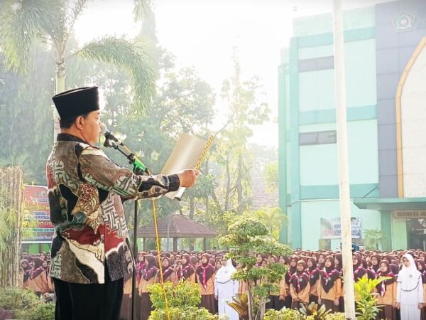 Khidmat dan Meriah, MTsN 3 Jombang Gelar Upacara Kemerdekaan ke-80 RI Khidmat dan Meriah, MTsN 3 Jombang Gelar Upacara Kemerdekaan ke-80 RI