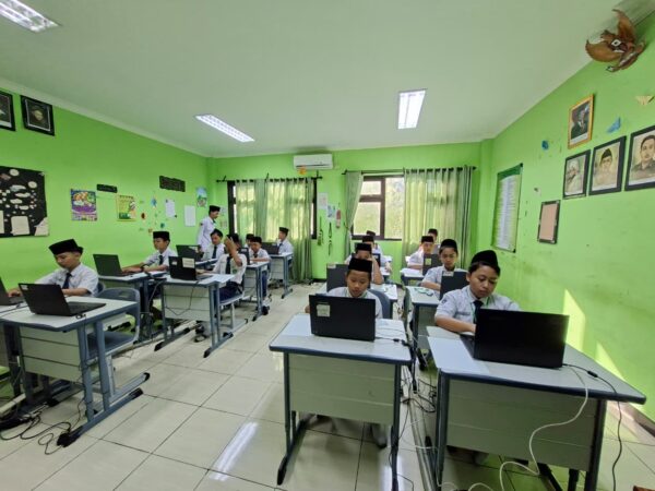 ANBK 2025 di MTsN 3 Jombang: Cermin Mutu Pendidikan Berbasis Literasi dan Numerasi ANBK 2025 di MTsN 3 Jombang: Cermin Mutu Pendidikan Berbasis Literasi dan Numerasi
