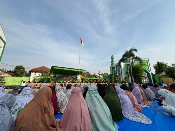 MTsN 3 Jombang Gelar Salat Gaib dan Donasi untuk Korban Musibah Ambruknya Musala di Ponpes Al Khoziny Sidoarjo MTsN 3 Jombang Gelar Salat Gaib dan Donasi untuk Korban Musibah Ambruknya Musala di Ponpes Al Khoziny Sidoarjo