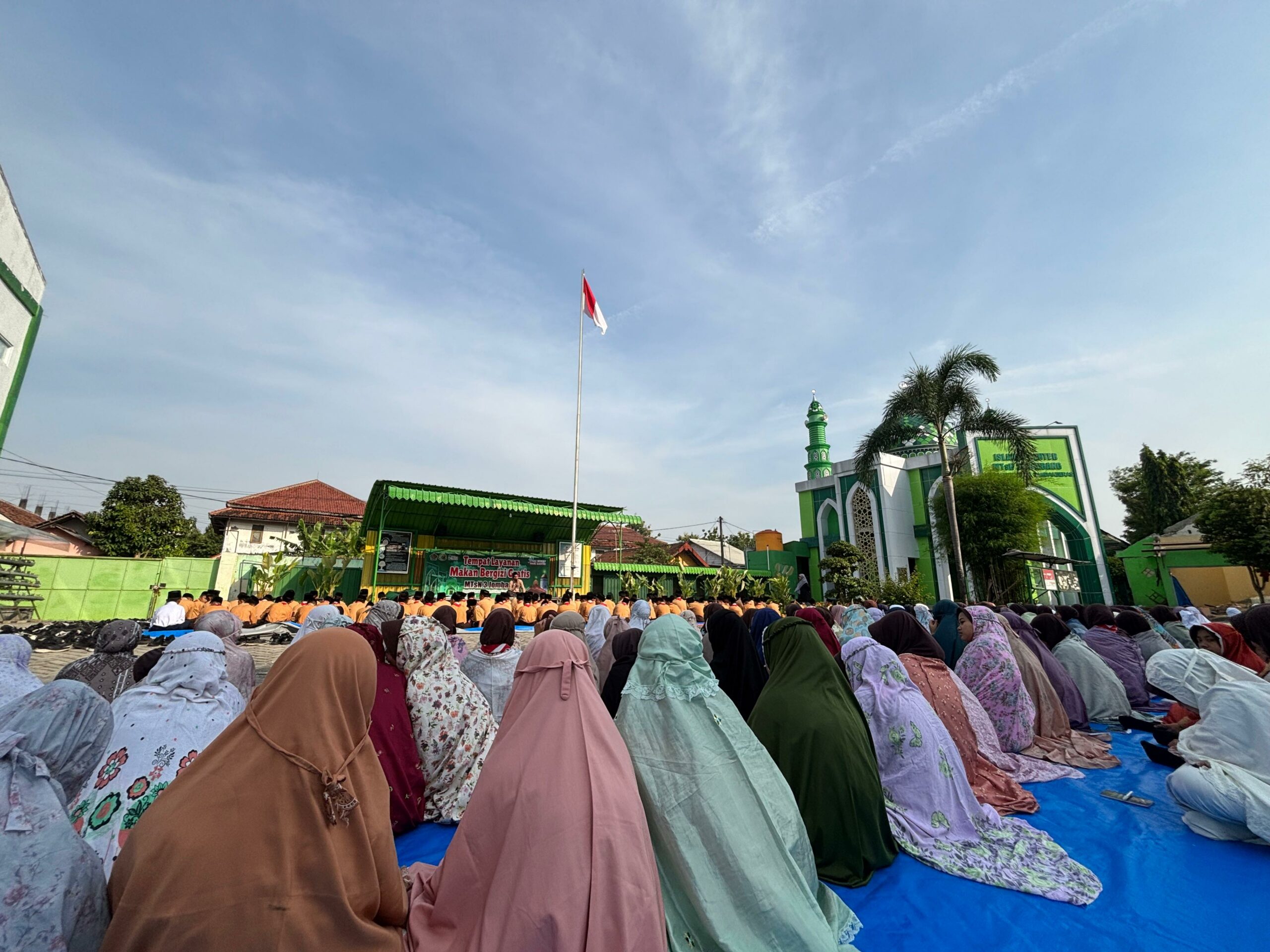 MTsN 3 Jombang Gelar Salat Gaib dan Donasi untuk Korban Musibah Ambruknya Musala di Ponpes Al Khoziny Sidoarjo