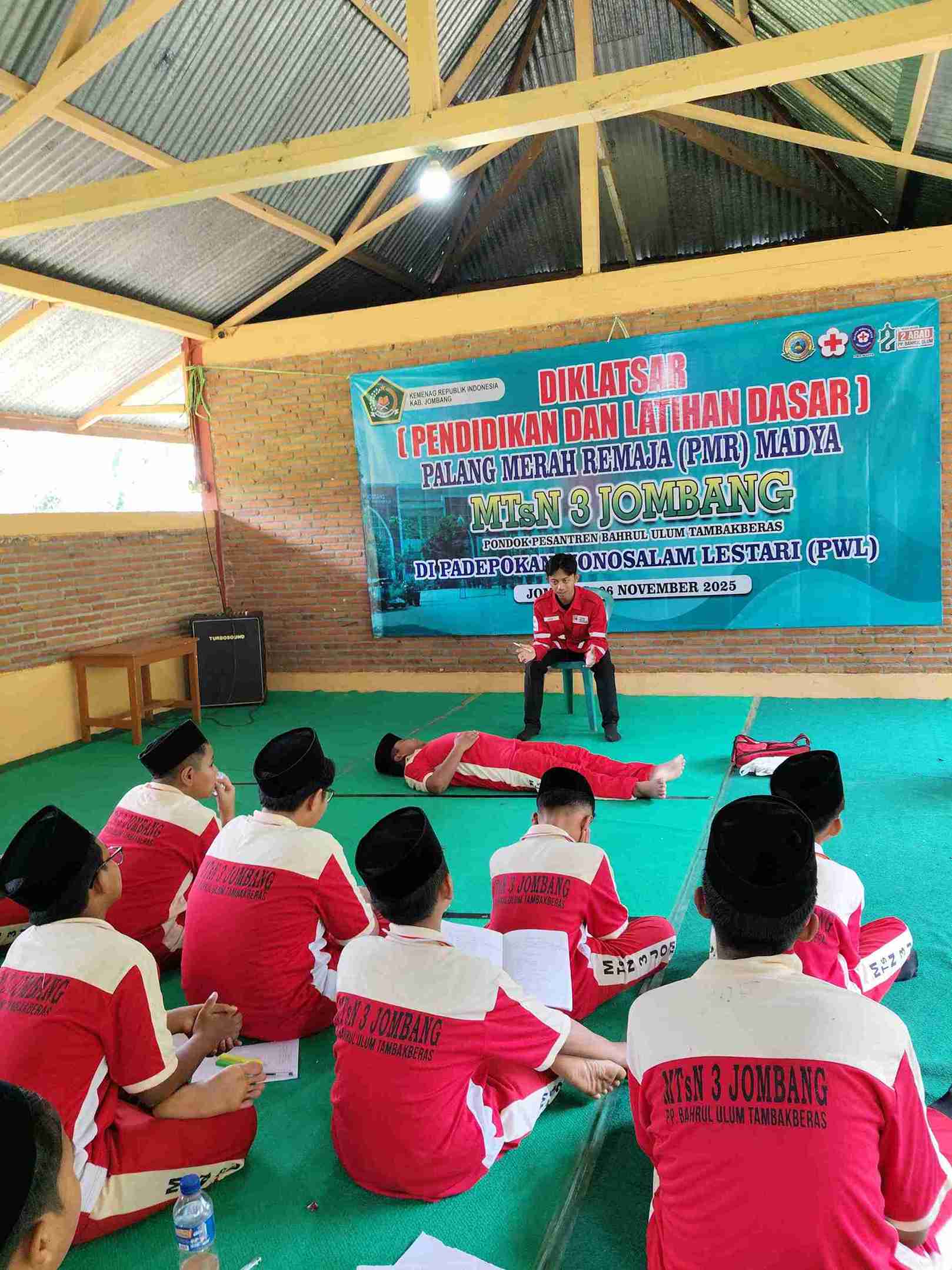 PMR MADYA MTsN 3 JOMBANG GELAR DIKLATSAR DI PADEPOKAN WONOSALAM LESTARI PMR MADYA MTsN 3 JOMBANG GELAR DIKLATSAR DI PADEPOKAN WONOSALAM LESTARI