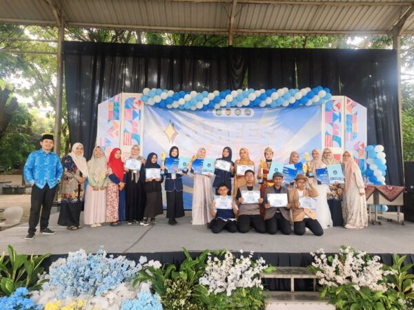 Peserta Didik MTsN 3 Jombang Bersinar di D’LAFEST Language Festival 2025