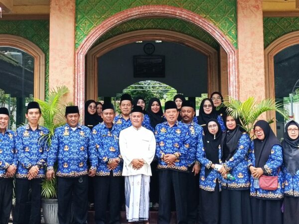 MTsN 3 Jombang Gelar Ziarah ke Makam Pahlawan Nasional KH. Abdul Wahab Hasbullah: Meneladani Perjuangan Ulama dan Pahlawan Bangsa