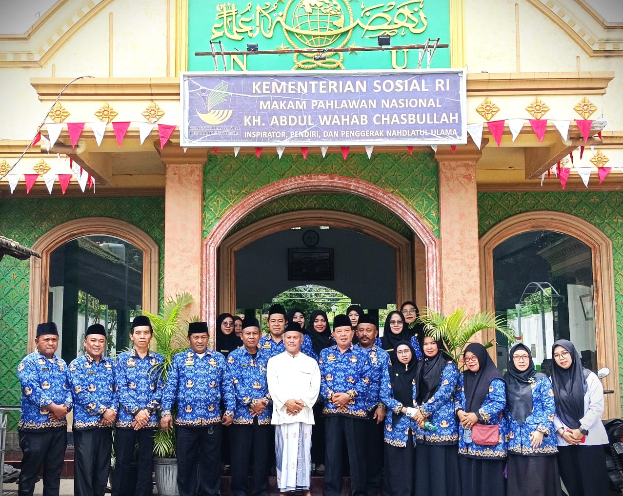 MTsN 3 Jombang Gelar Ziarah ke Makam Pahlawan Nasional KH. Abdul Wahab Hasbullah: Meneladani Perjuangan Ulama dan Pahlawan Bangsa