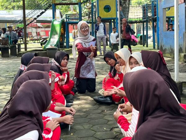 Language Innovation Visit (LIVI) MTsN 3 Jombang: Pembelajaran di Luar Kelas yang Edukatif dan Bermakna