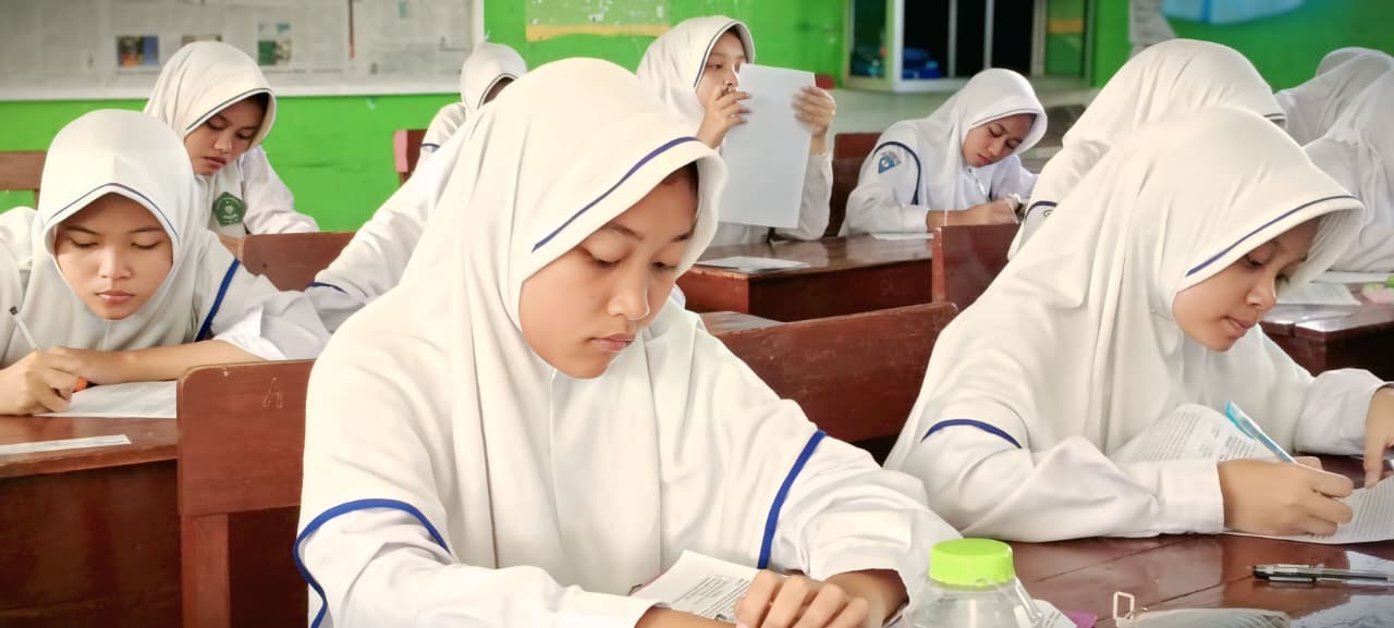 MTsN 3 Jombang Laksanakan ASAS Ganjil Berbasis Kertas dengan Soal Uraian untuk Tingkatkan Literasi dan Pemahaman Siswa MTsN 3 Jombang Laksanakan ASAS Ganjil Berbasis Kertas dengan Soal Uraian untuk Tingkatkan Literasi dan Pemahaman Siswa