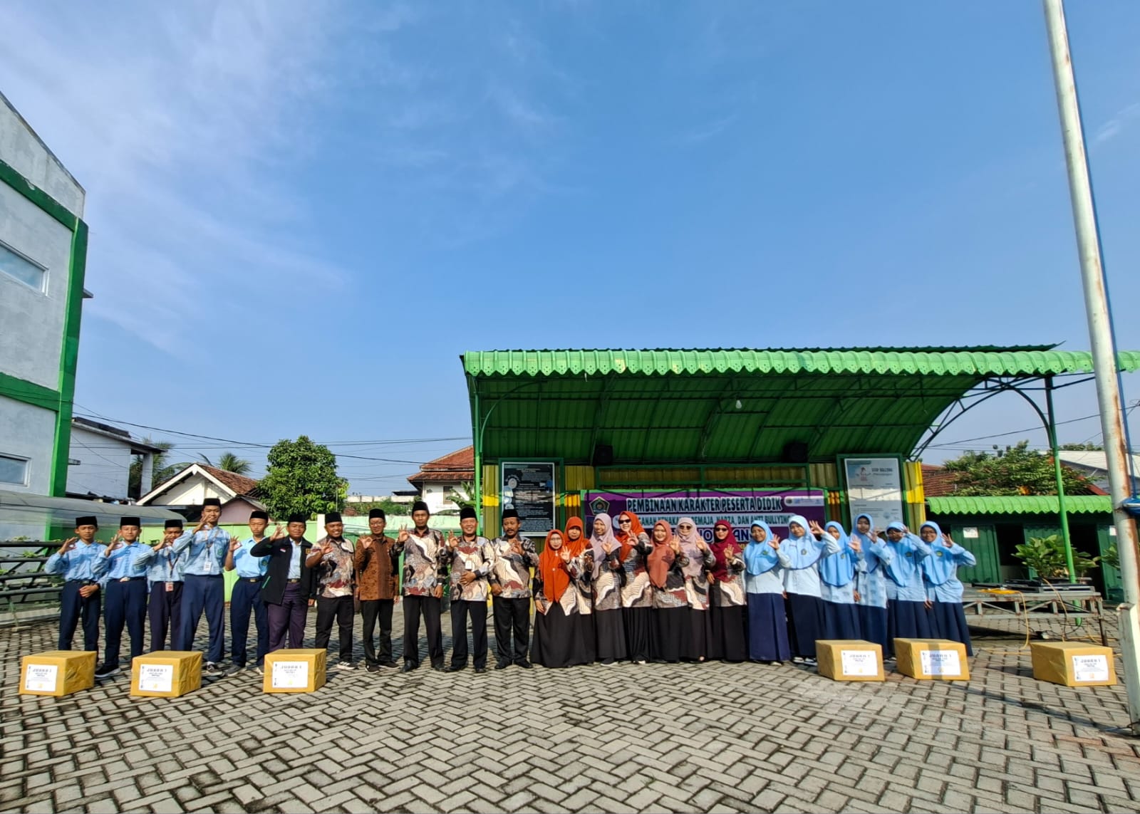 MTsN 3 Jombang Gelar Kegiatan Kokurikuler Ecocraft Bertema Madrasah Sehat, Bersih, dan Berkah MTsN 3 Jombang Gelar Kegiatan Kokurikuler Ecocraft Bertema Madrasah Sehat, Bersih, dan Berkah