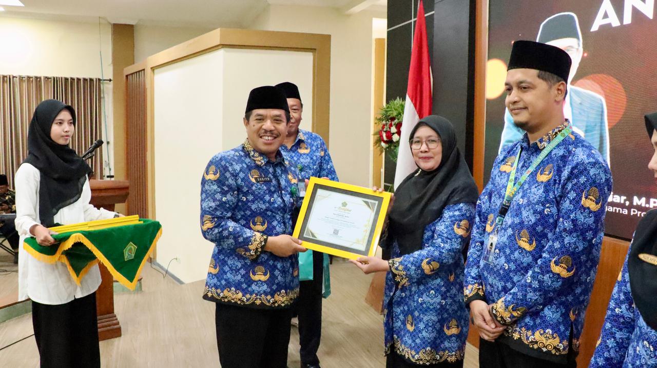 Guru MTsN 3 Jombang Raih Penghargaan pada Awarding Anugerah GTK 2025 Tingkat Jawa Timur