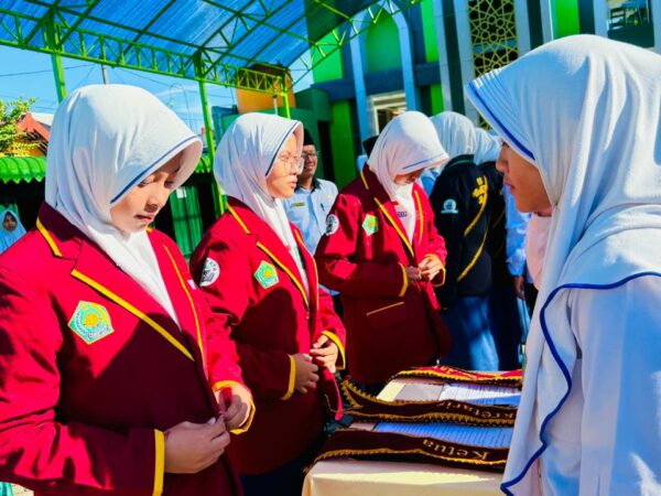 Pelantikan Pengurus MPK, OSIM, Pimpinan Komisariat IPNU–IPPNU Masa Abdi 2026–2027 serta Panitia Tasyakuran Kelas IX dan Apresiasi Siswa Berprestasi