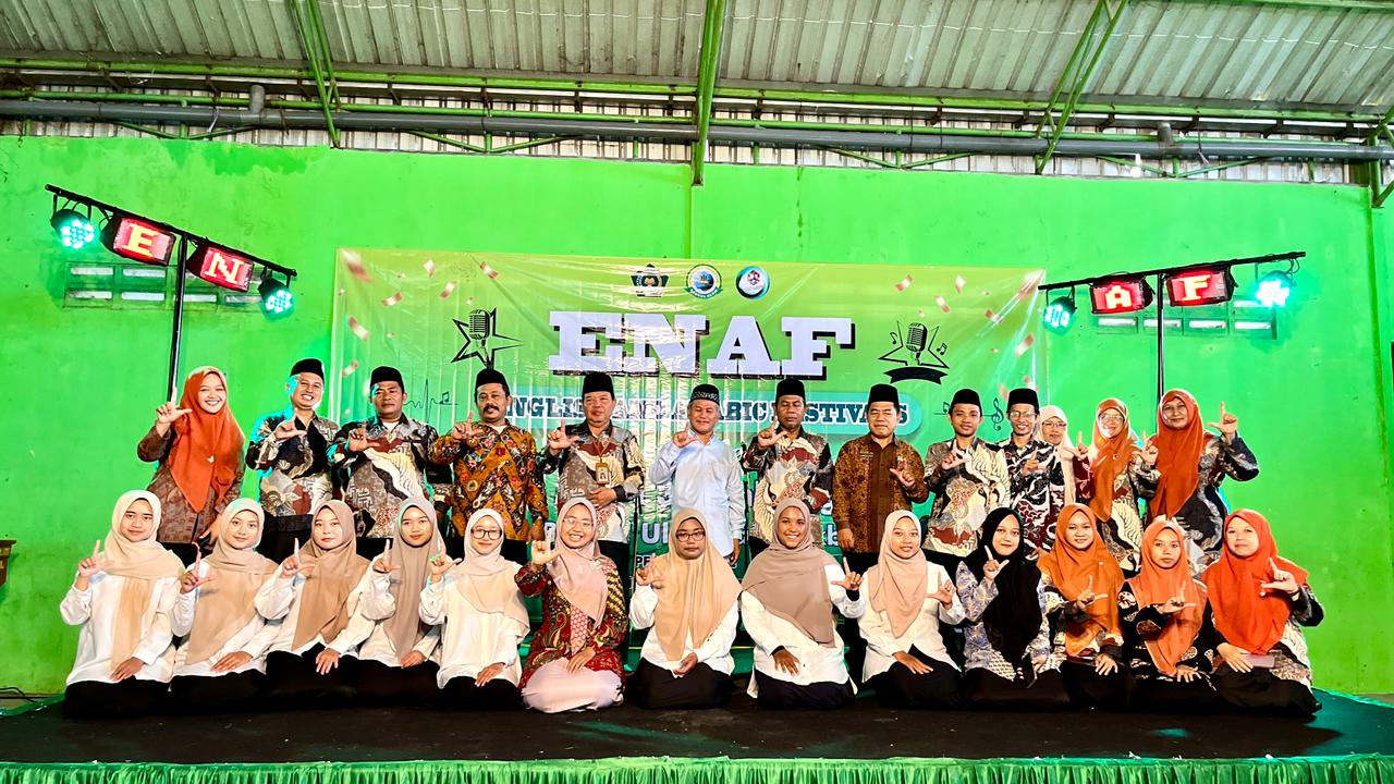 ENAF II MTsN 3 Jombang: Wadah Kreativitas Bilingual, Membangun Percaya Diri dan Prestasi Siswa ENAF II MTsN 3 Jombang: Wadah Kreativitas Bilingual, Membangun Percaya Diri dan Prestasi Siswa
